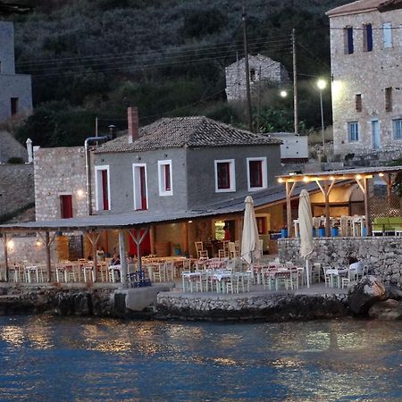 Messinian Blue Seaside Villa Kalamáta Eksteriør bilde