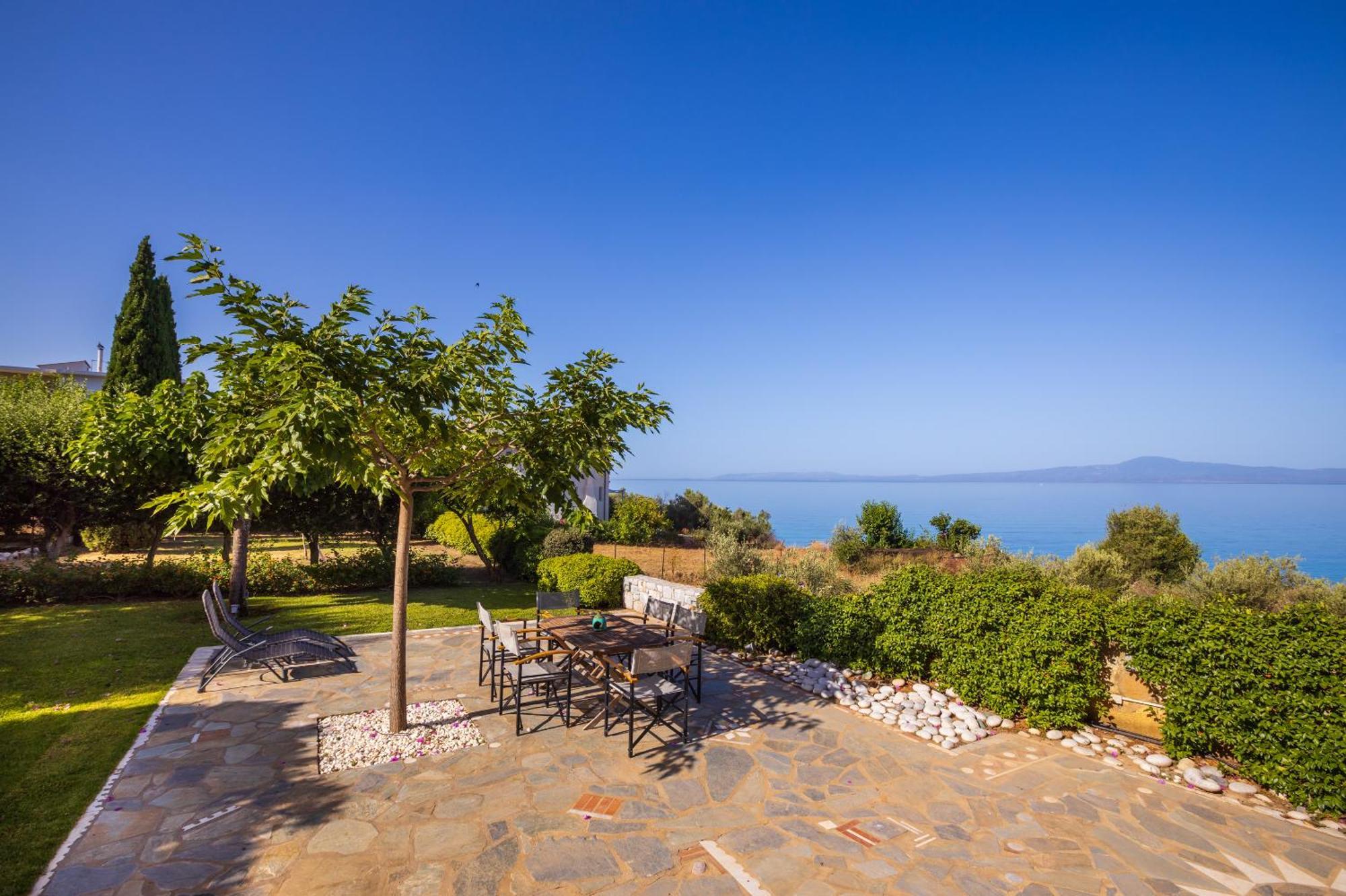 Messinian Blue Seaside Villa Kalamáta Eksteriør bilde