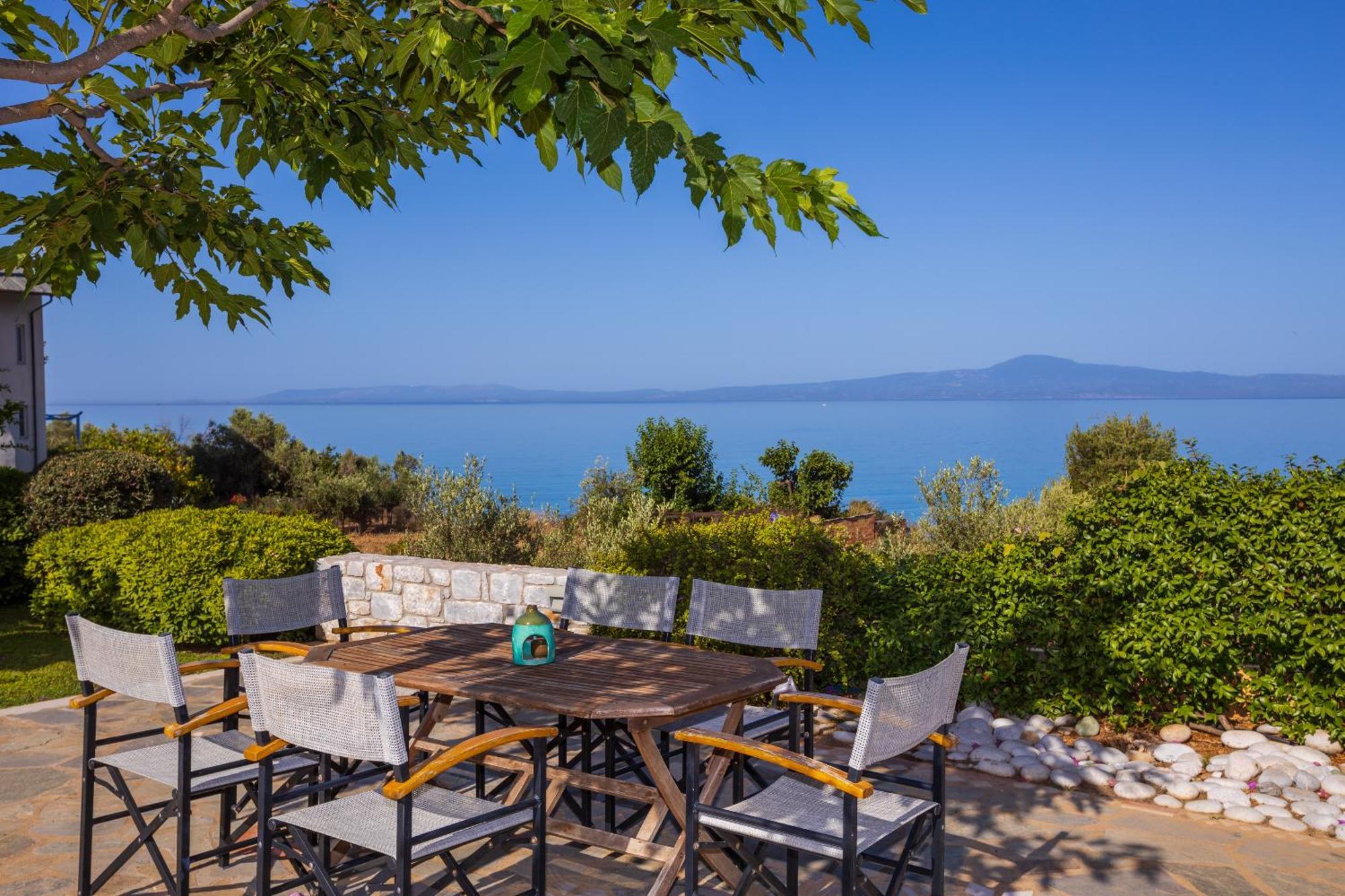 Messinian Blue Seaside Villa Kalamáta Eksteriør bilde