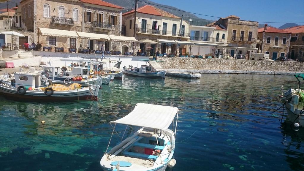 Messinian Blue Seaside Villa Kalamáta Eksteriør bilde