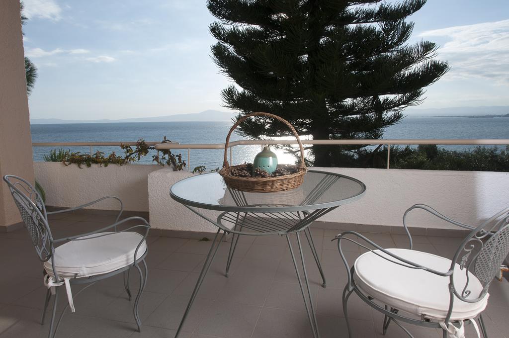 Messinian Blue Seaside Villa Kalamáta Eksteriør bilde
