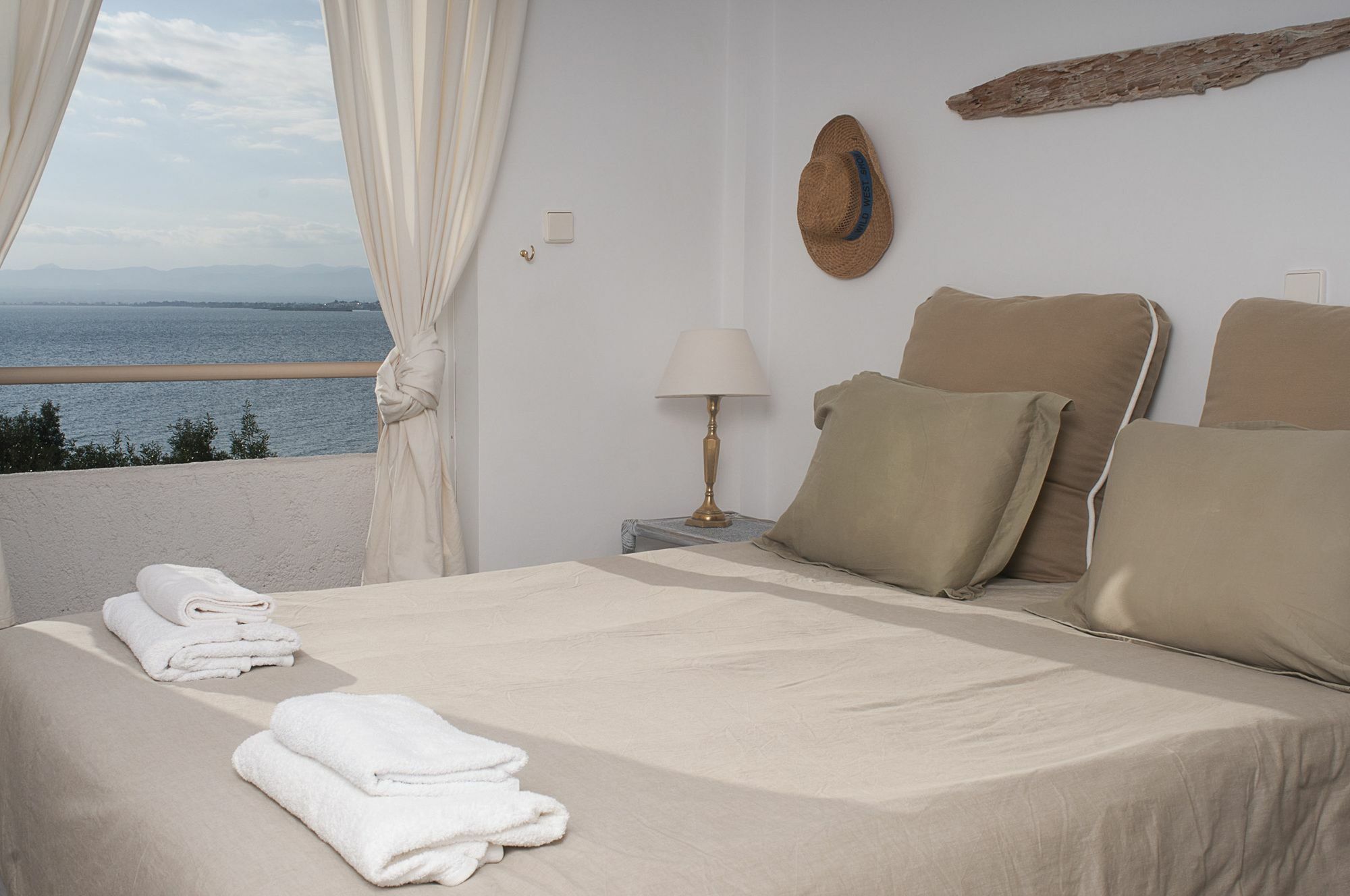 Messinian Blue Seaside Villa Kalamáta Eksteriør bilde
