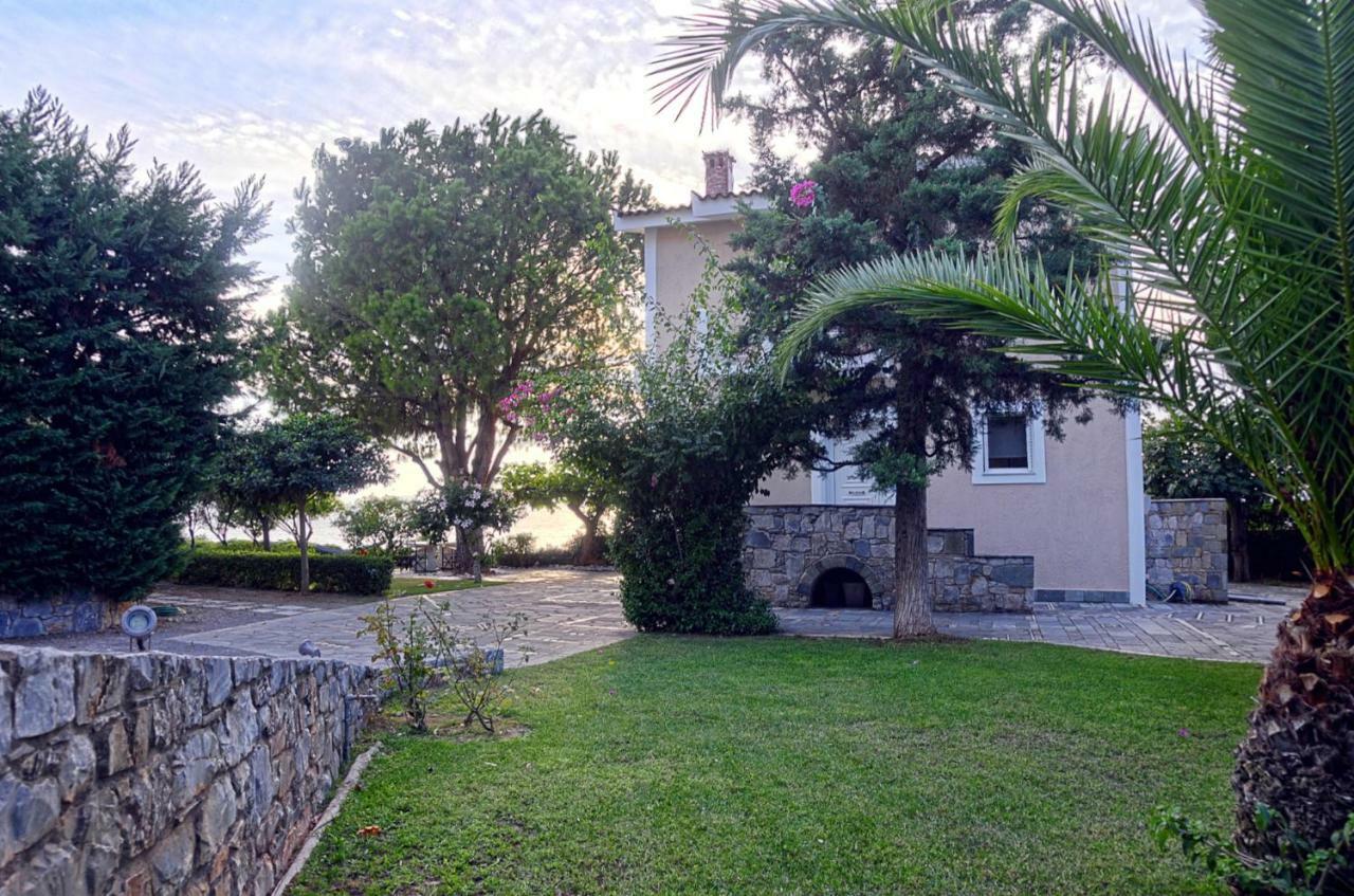 Messinian Blue Seaside Villa Kalamáta Eksteriør bilde