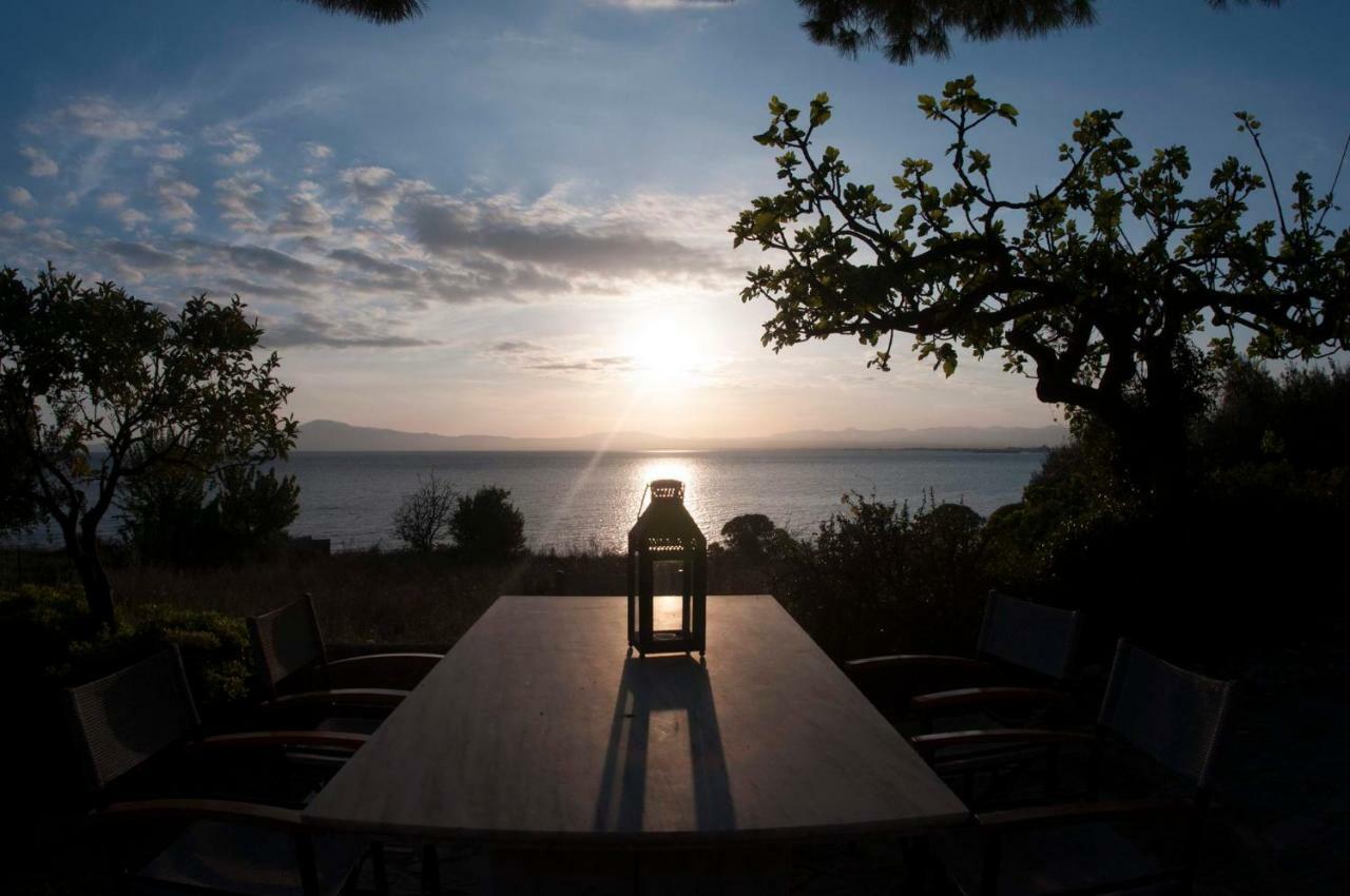 Messinian Blue Seaside Villa Kalamáta Eksteriør bilde